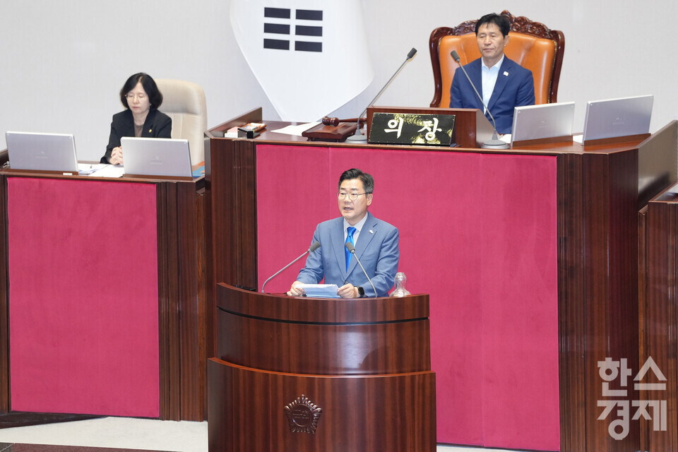 더불어민주당 박찬대 의원이 23일 오후 서울 여의도 국회에서 열린 제427회 국회(임시회) 제2차 본회의에 참석해 5분 발언을 하고 있다. 이날 박 의원은 재해기금마련을 제안했다. /최대성 기자 dpdaesung@sporbiz.co.kr 2025.07.23.