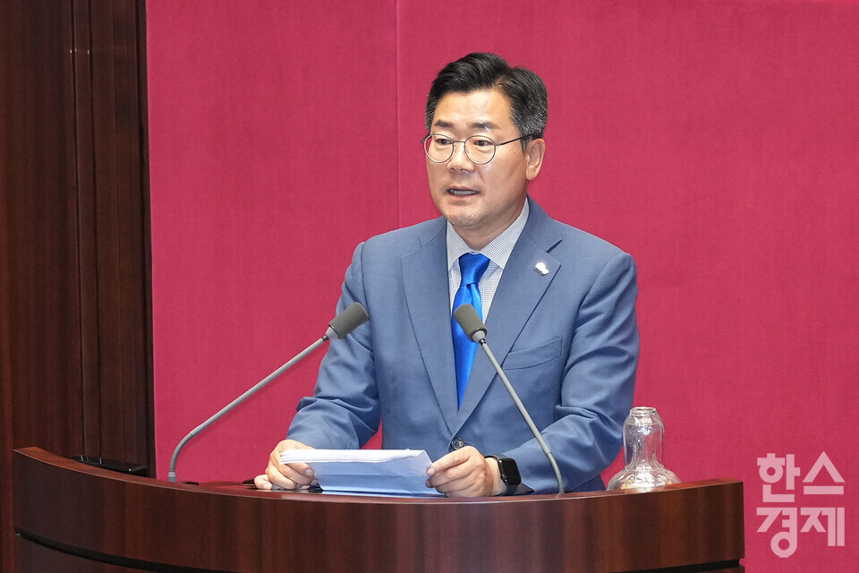 더불어민주당 박찬대 의원이 23일 오후 서울 여의도 국회에서 열린 제427회 국회(임시회) 제2차 본회의에 참석해 5분 발언을 하고 있다. 이날 박 의원은 재해기금마련을 제안했다. /최대성 기자 dpdaesung@sporbiz.co.kr 2025.07.23.