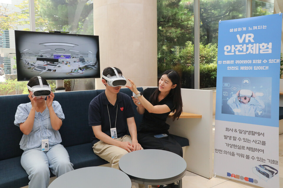동아쏘시오그룹이 중대재해 대응 모의훈련에서 안전사고 가상현실 체험존을 운영했다./동아쏘시오그룹 제공