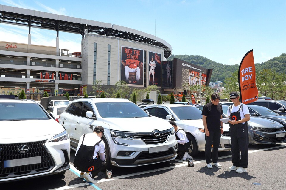 한국타이어, 여름 휴가철 맞이 '하계 고속도로 안전점검 캠페인’ 진행./한국타이어