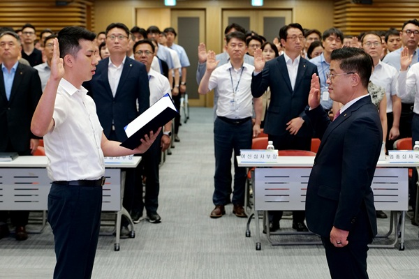 NH농협은행은 여신심사부문 임직원 160여명이 지난 23일 서울시 중구 본사에서 '2025년 하반기 윤리경영 실천 결의대회'를 실시했다고 24일 밝혔다. /NH농협은행 제공