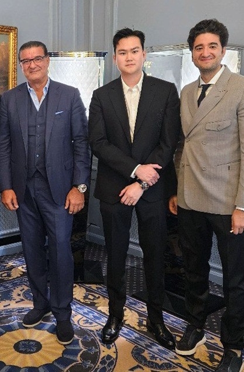 왼쪽부터 제이콥앤코 창립자 제이콥 아라보와 곽호성 곽신홀딩스 이사. /곽신홀딩스