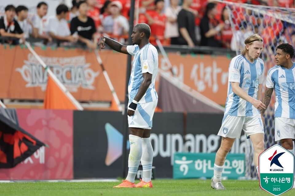 울산 HD 말컹(왼쪽). /한국프로축구연맹 제공