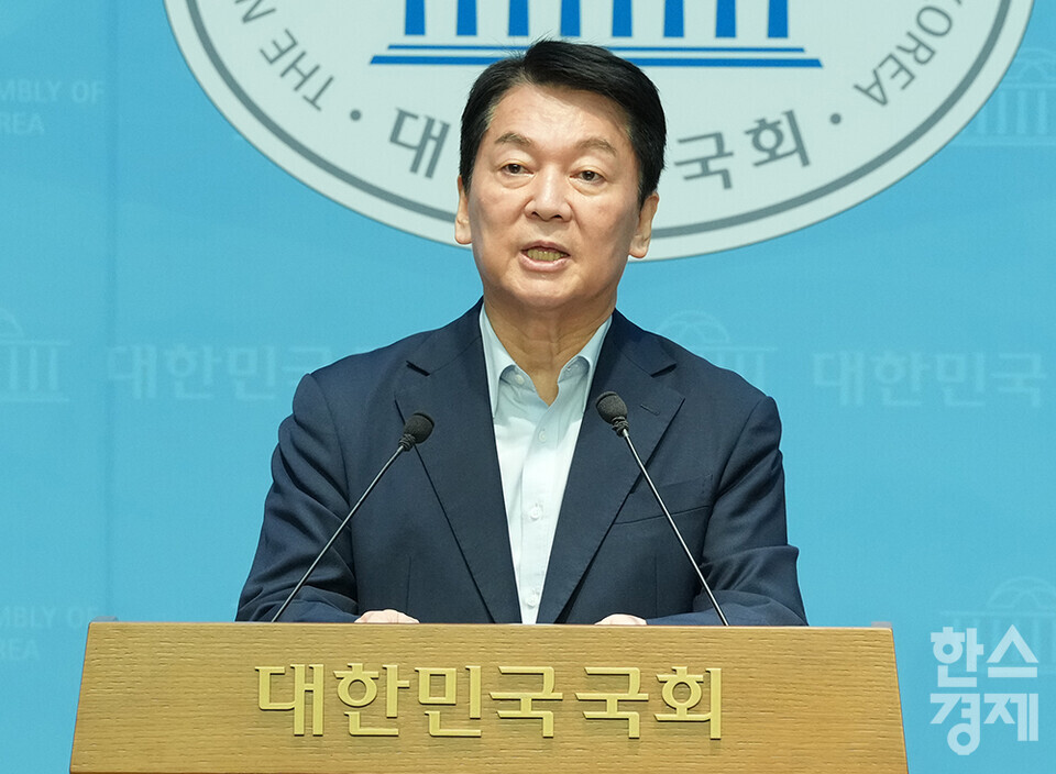 국민의힘 안철수 의원이 28일 서울 여의도 국회 소통관에서 당의 인적쇄신 방안 등 혁신안 발표 기자회견을 하고 있다. /최대성 기자 dpdaesung@sporbiz.co.kr 2025.07.28.