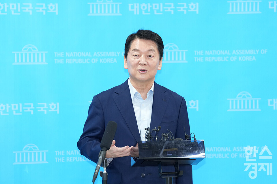 국민의힘 안철수 의원이 28일 서울 여의도 국회 소통관에서 당의 인적쇄신 방안 등 혁신안 발표 기자회견을 하고 있다. /최대성 기자 dpdaesung@sporbiz.co.kr 2025.07.28.