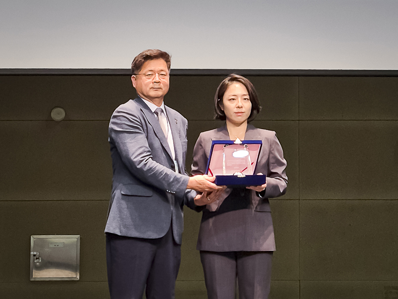 우정바이오가 한국실험동물학회에서 공로상을 수상했다./우정바이오 제공