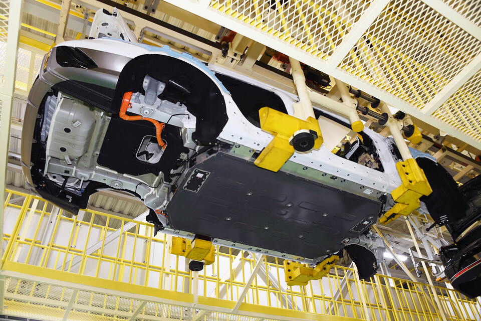 현대차 아산공장 전기차 고전압 배터리 조립 공정 장면. / 현대차그룹