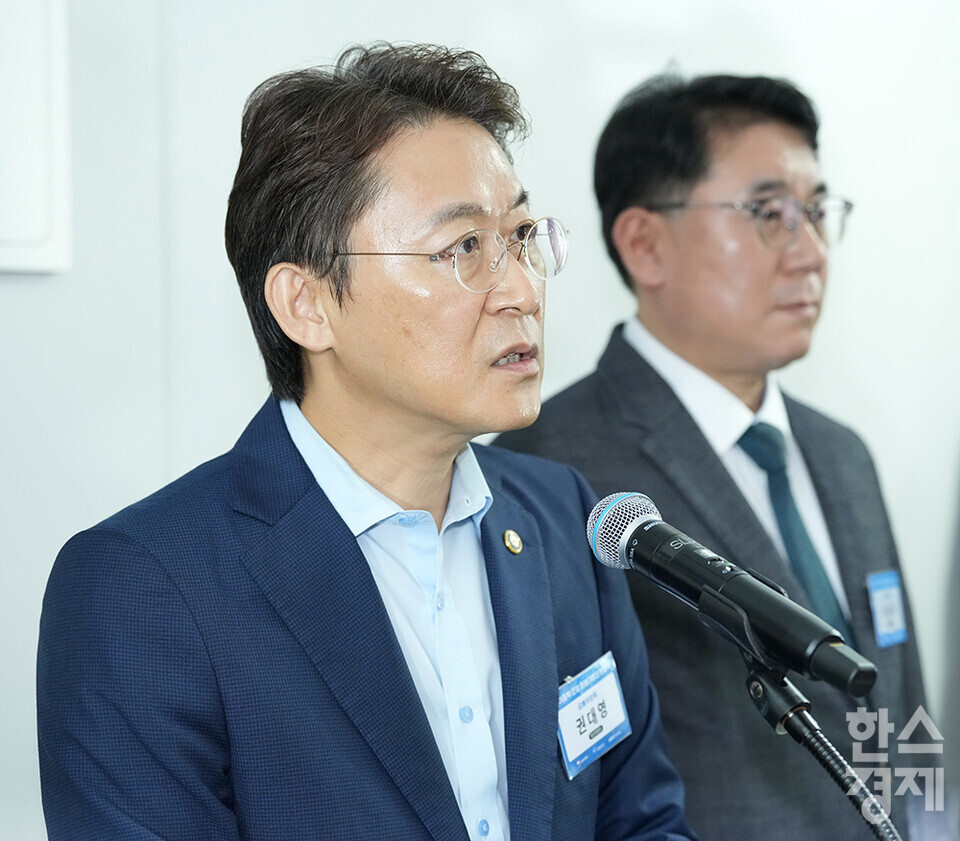 30일 오전 서울 여의도 한국거래소에서 주가조작 근절 합동대응단 현판식이 열리고 있다. 권대영 금융위 증권선물위원회위원장이 모두발언을 하고 있다. /최대성 기자 dpdaesung@sporbiz.co.kr 2025.07.30.