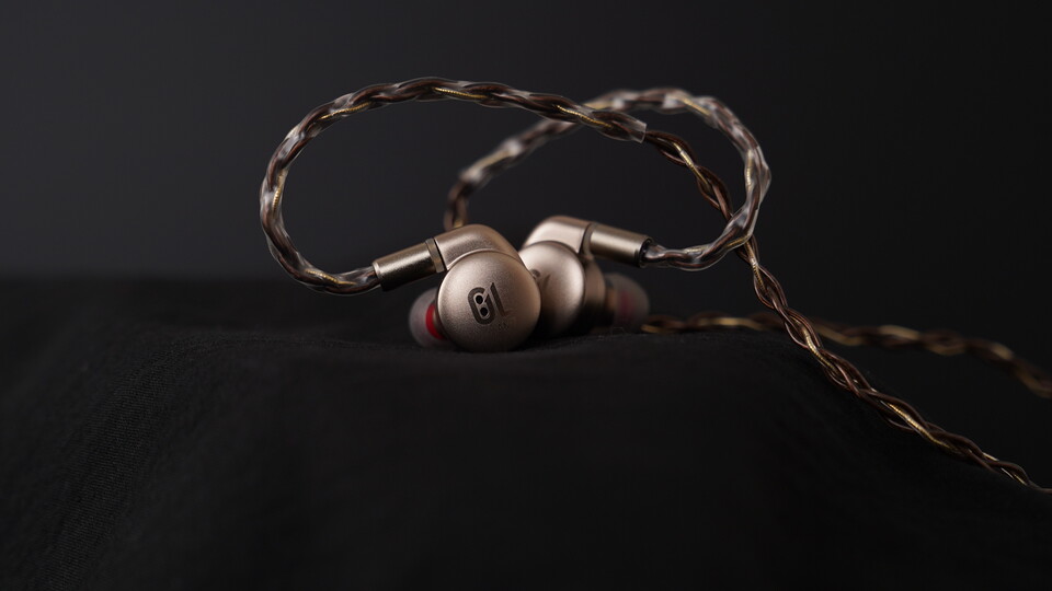 소리샵이 ‘골드플래너’ 유선 이어폰 ‘GL-AMT16’ & ’GL30’을 론칭했다./셰에라자드