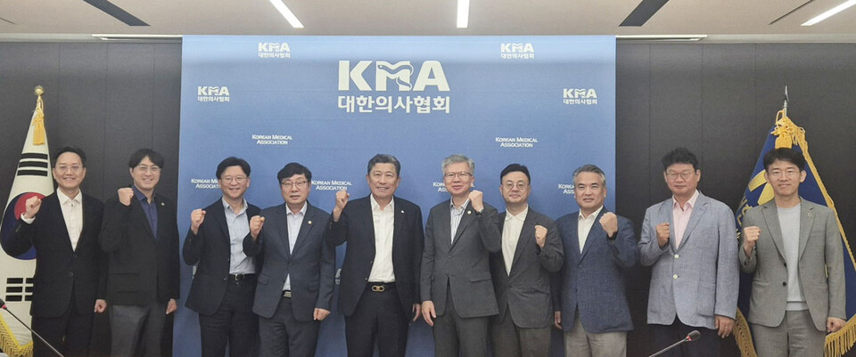 대한의사협회와 대한병원협회가 의료 현안을 논의하기 위한 간담회를 개최했다./대한의사협회 제공