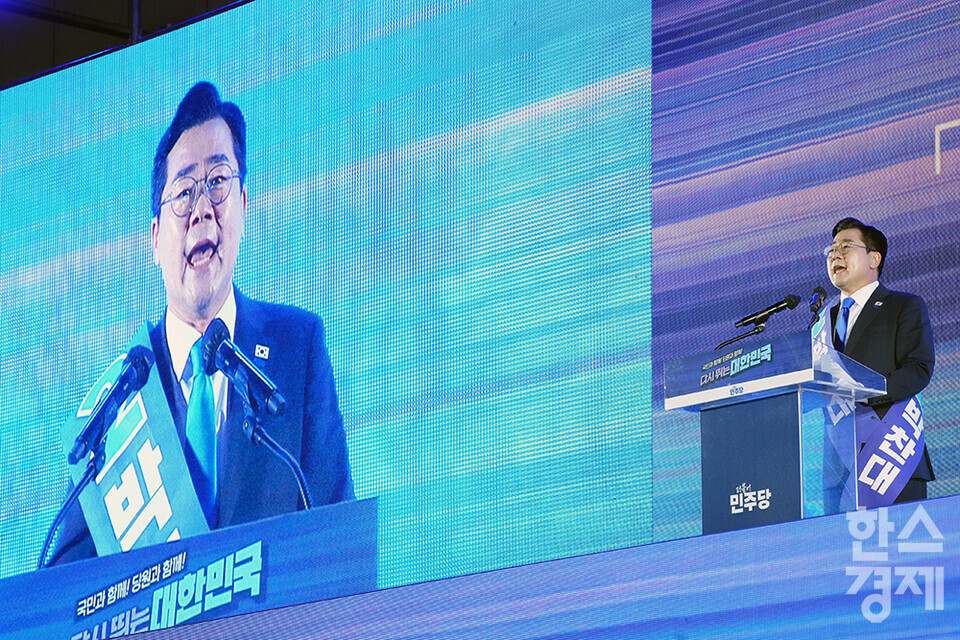 박찬대 당 대표 후보자가 2일 오후 경기도 고양시 킨텍스에서 열린 더불어민주당 제2차 임시전국당원대회에서 정견발표를 하고 있다. /최대성 기자 dpdaesung@sporbiz.co.kr 2025.08.02.