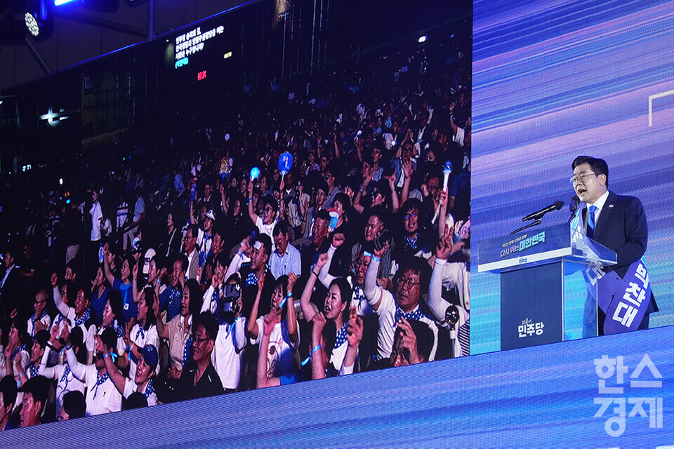박찬대 당 대표 후보자가 2일 오후 경기도 고양시 킨텍스에서 열린 더불어민주당 제2차 임시전국당원대회에서 정견발표를 하고 있다. /최대성 기자 dpdaesung@sporbiz.co.kr 2025.08.02.