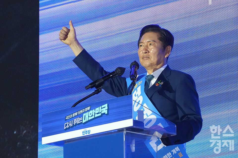 정청래 당 대표 후보자가 2일 오후 경기도 고양시 킨텍스에서 열린 더불어민주당 제2차 임시전국당원대회에서 정견발표를 하고 있다. /최대성 기자 dpdaesung@sporbiz.co.kr 2025.08.02.