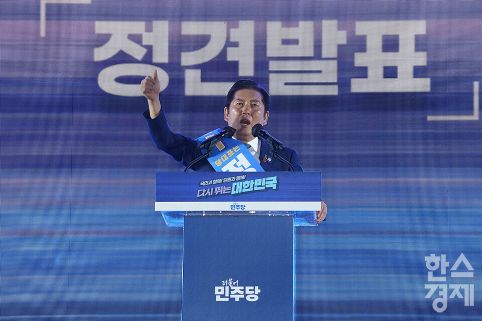 정청래 당 대표 후보자가 2일 오후 경기도 고양시 킨텍스에서 열린 더불어민주당 제2차 임시전국당원대회에서 정견발표를 하고 있다. /최대성 기자 dpdaesung@sporbiz.co.kr 2025.08.02.