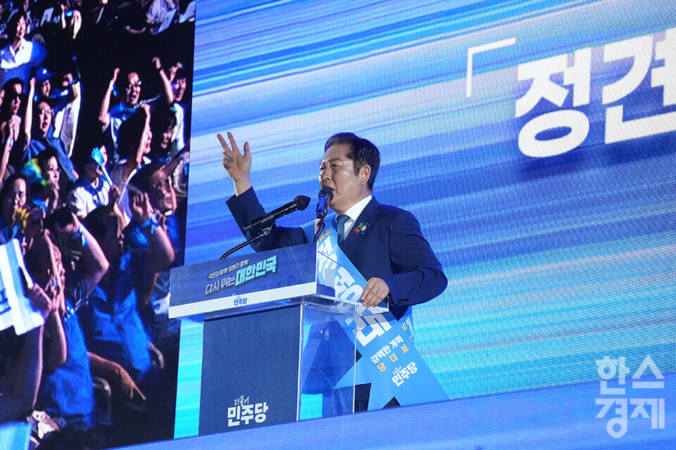 정청래 당 대표 후보자가 2일 오후 경기도 고양시 킨텍스에서 열린 더불어민주당 제2차 임시전국당원대회에서 정견발표를 하고 있다. /최대성 기자 dpdaesung@sporbiz.co.kr 2025.08.02.