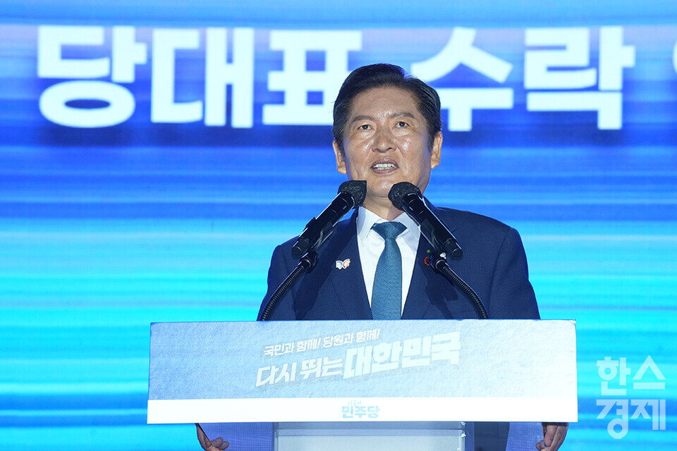 정청래 더불어민주당 신임 당 대표가 2일 오후 경기도 고양시 킨텍스에서 열린 더불어민주당 제2차 임시전국당원대회에서 수락 연설을 하고 있다. /최대성 기자 dpdaesung@sporbiz.co.kr 2025.08.02.