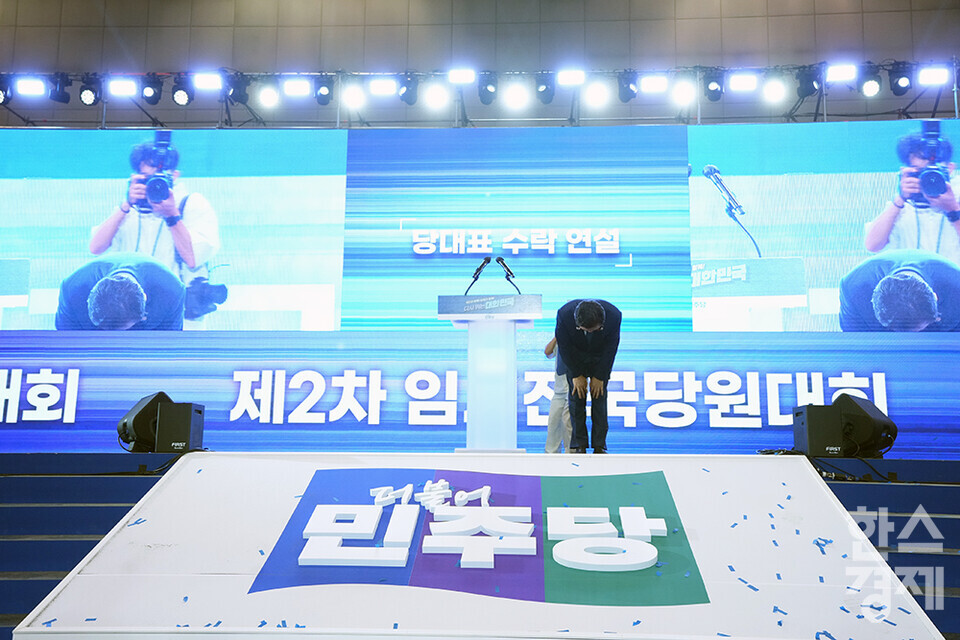 정청래 더불어민주당 신임 당 대표가 2일 오후 경기도 고양시 킨텍스에서 열린 더불어민주당 제2차 임시전국당원대회에서 수락 연설을 하고 있다. /최대성 기자 dpdaesung@sporbiz.co.kr 2025.08.02.