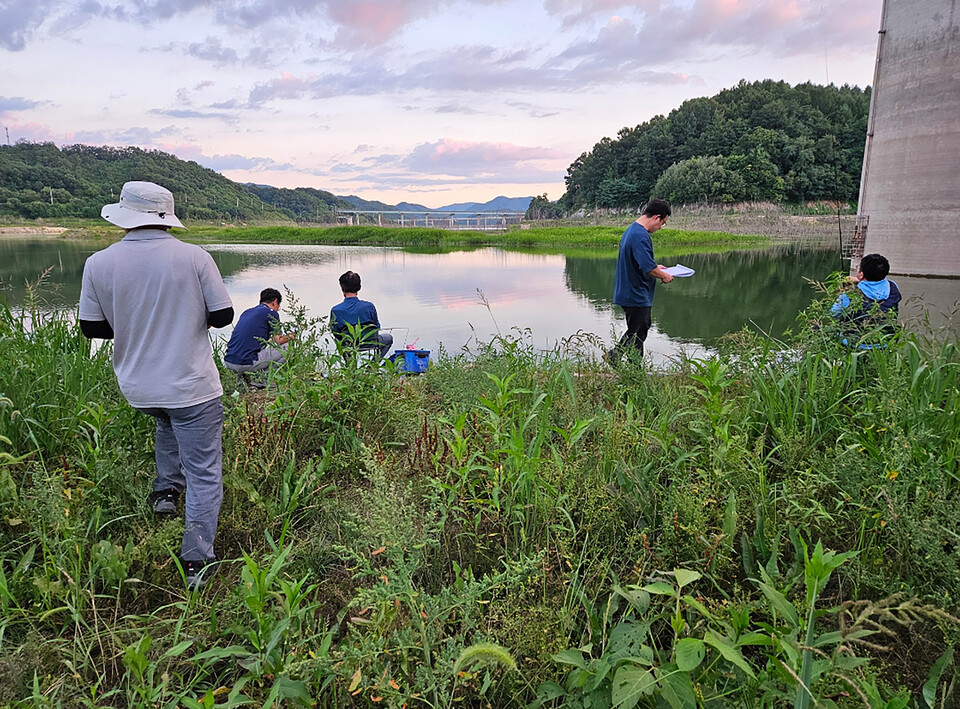 영주댐 낚시금지구역 내에서의 낚시행위 및 야영·취사행위 등에 대해 집중단속장면 . 사진 =영주시 제공