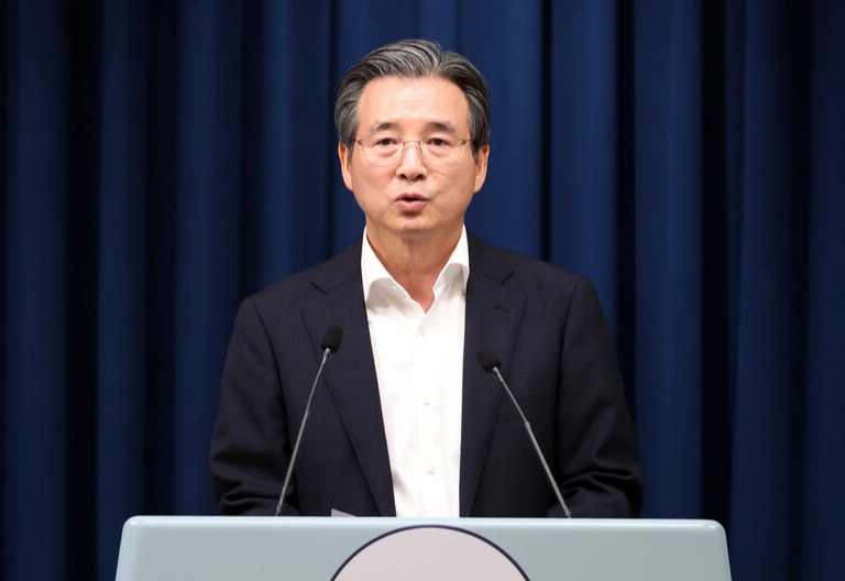 김용범 정책실장이 자동차 관세 15%에 대한 아쉬움을 나타냈다. 또한 쌀과 소고기 등 농산물 추가 개방은 없을 것이라고 밝혔다./연합뉴스