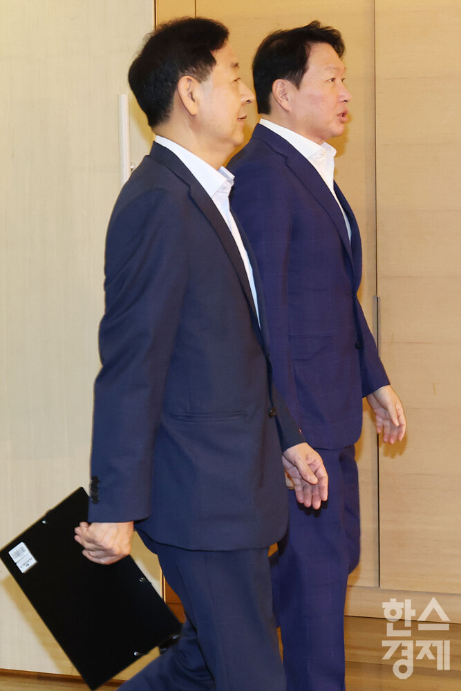 5일 오후 서울 중구 대한상공회의소에서 성장전략TF 1차 회의가 열리고 있다. 구윤철 경제부총리와 최태원 대한상의 회장이 참석하고 있다. /최대성 기자 dpdaesung@sporbiz.co.kr 2025.08.05.(사진공동취재)