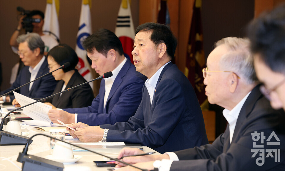 5일 오후 서울 중구 대한상공회의소에서 성장전략TF 1차 회의가 열리고 있다. 구윤철 경제부총리가 모두발언하고 있다. /최대성 기자 dpdaesung@sporbiz.co.kr 2025.08.05.(사진공동취재)