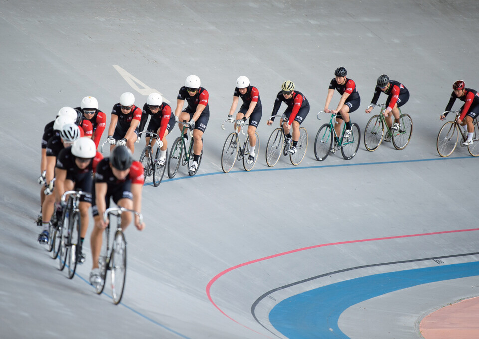 경륜훈련원에서 훈련중인 경륜 선수 후보생. /국민체육진흥공단 제공