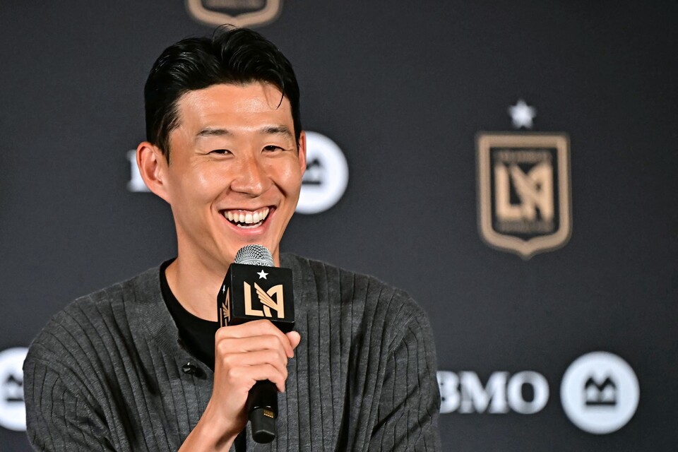 한국 축구대표팀 주장 손흥민(33)이 미국 메이저리그 사커(MLS) 로스앤젤레스FC(LAFC) 유니폼을 입고 새로운 도전에 나선다. /연합뉴스