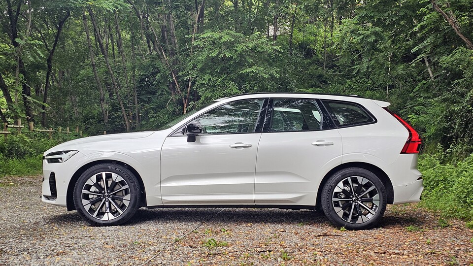 신형 볼보 XC60의 측면 모습. / 곽호준 기자