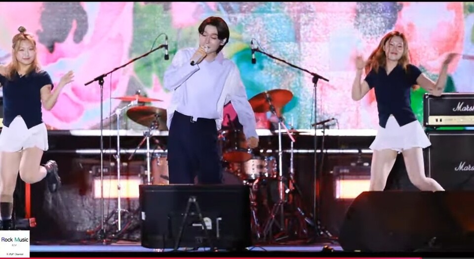 트롯왕자 김용빈이 2025 장성 썸머뮤직페스타에서 열창을 하고 있다. /사진=주남현 기자