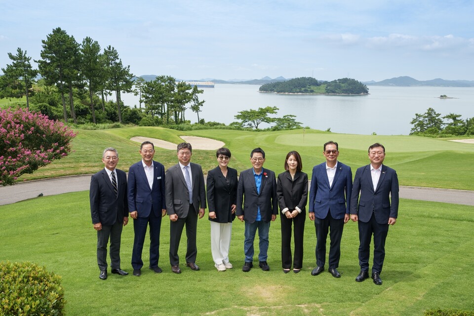 BMW 코리아가 전라남도 해남군에 위치한 파인비치 골프링크스와 업무 협약을 체결했다. /BMW 코리아 제공