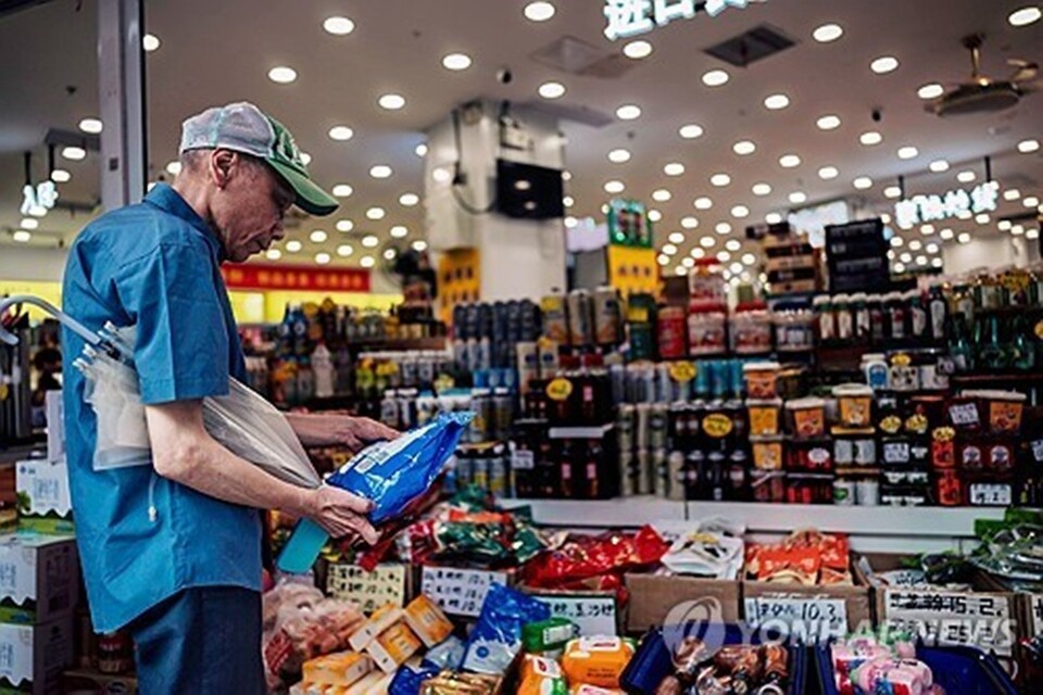 중국 상하이의 한 식료품 상점 . 사진/EPA 연합뉴스