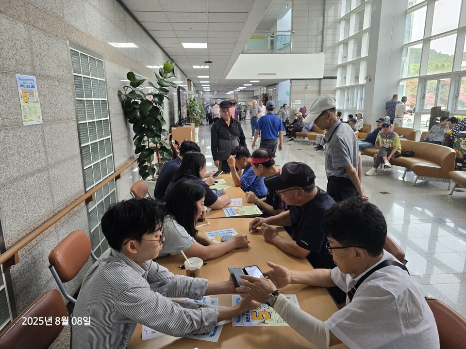 어르신 스포츠시설 이용료 지원 사업 현장접수. 사진=구미시 제공