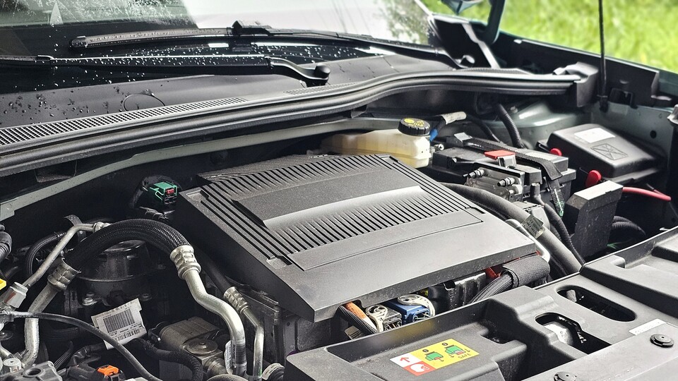 지프 '어벤저'의 엔진룸 모습. / 곽호준 기자