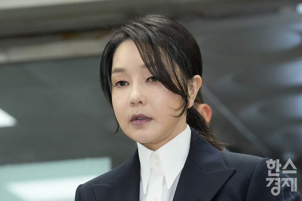 윤석열 전 대통령의 부인 김건희 여사가 12일 오전 구속 전 피의자심문을 받기 위해 서울중앙지법에 출석하고 있다. /최대성 기자 dpdaesung@sporbiz.co.kr 2025.08.12.