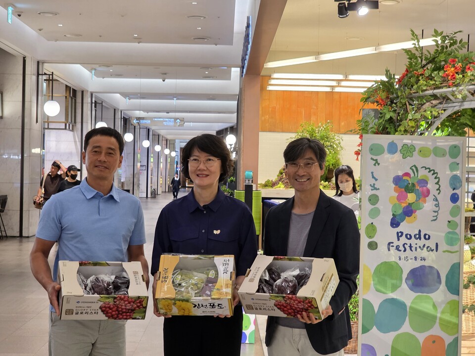 경북도 육성 대표 프리미엄 3개 신품종 홍보 .사진=경상북도농업기술원 제공