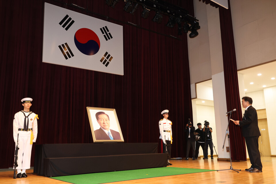 우원식 국회의장이 18일 서울 동작구 국립서울현충원 현충관에서 열린 김대중 전 대통령 서거 16주기 추모식에서 추모사를 하고 있다. 사진=연합뉴스