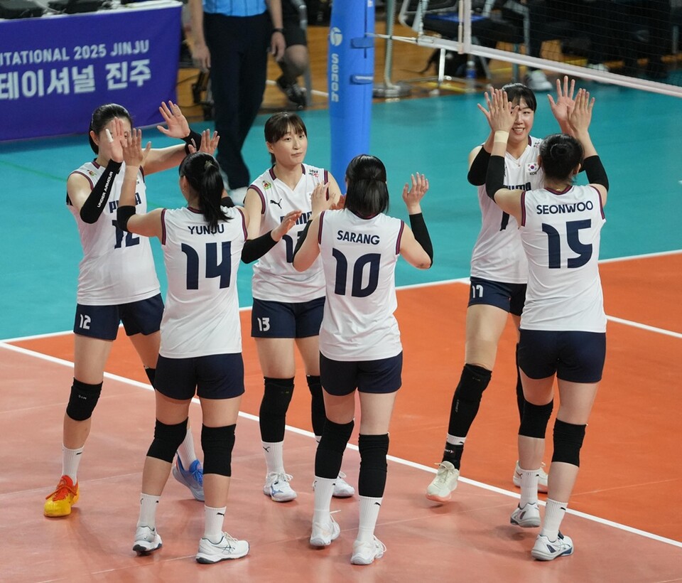 진주 국제대회에 출전한 한국 여자배구 대표팀 선수들. /대한배구협회 제공