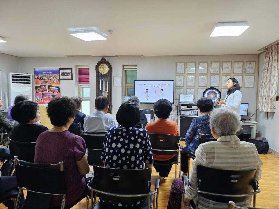 양평군(군수 전진선)은 최근 전 세계적인 환경 및 기후 변화로 인해 신종 감염병이 증가함에 따라, 감염병 발생 예방과 조기 인지, 신속한 역학조사 및 환자 관리를 통해 군민이 안심할 수 있는 촘촘한 감염병 관리 안전망을 구축하고 이를 강력히 추진하고 있다고 19일 밝혔다./ 양평군 제공