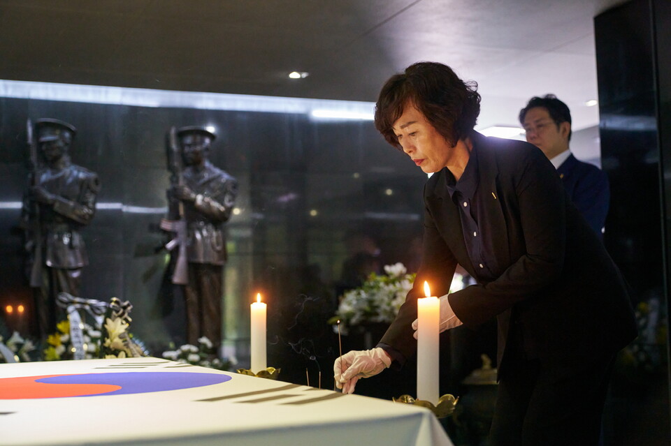 경기도의회 의회운영위원회 및 경제노동위원회 소속 이채영 의원(국민의힘, 비례)은 광복 80주년을 맞아 지난 15일 현충탑을 참배하며 순국선열과 호국영령의 숭고한 희생을 기렸다./ 이채영 의원실 제공