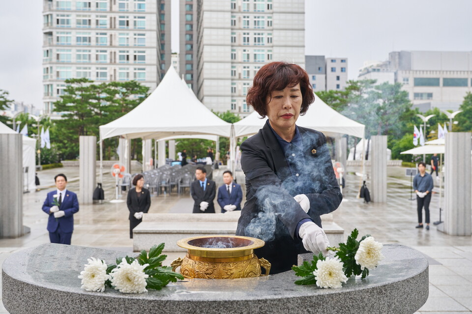 이채영 의원은 참배 후 “광복 80년을 맞아 선열들의 희생을 다시금 마음에 새긴다”며, “앞으로도 도민과 함께 더 나은 미래를 만들어가는 데 최선을 다하겠다”고 밝혔다./ 이채영 의원실 제공