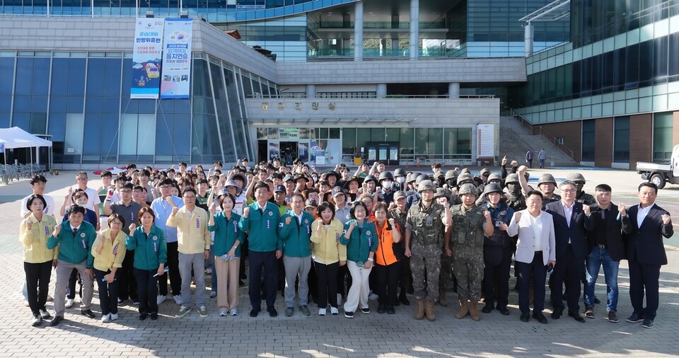방세환 시장은 “이번 훈련을 통해 광주시의 통합방위 태세를 강화하고 관계기관 간 협력과 대응능력을 높여 위기 상황에서 신속히 대응할 수 있는 기반을 마련할 수 있었다”며 “앞으로도 시민의 생명과 재산을 지키기 위해 최선을 다하겠다”고 말했다./ 광주시 제공