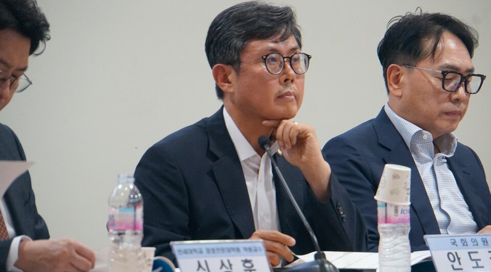 안도걸 더불어민주당 의원이 7월30일 '가치안정형 디지털자산의 발행 및 유통에 관한 법률' 입법설명회를 열어 질의응답을 하고 있다. 사진=안도걸 의원실