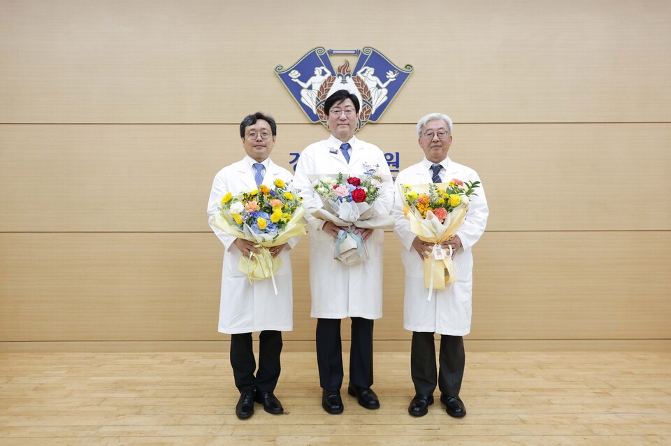 (왼쪽부터)김형섭 경희대학교치과병원장, 오주형 경희대학교의료원장, 김종우 경희대학교병원장./경희대의료원 제공