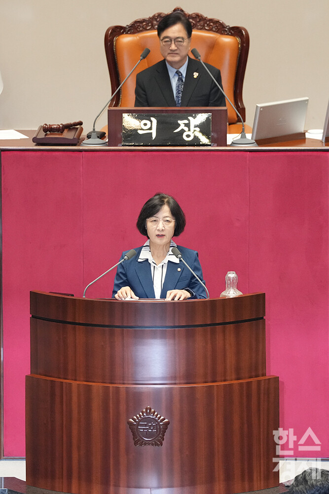 21일 서울 여의도 국회 본청에서 제428회 국회(임시회) 제1차 본회의가 열리고 있다. 추미애 신임 법사위원장이 당선 소감을 밝히고 있다. /최대성 기자 dpdaesung@sporbiz.co.kr 2025.08.21.