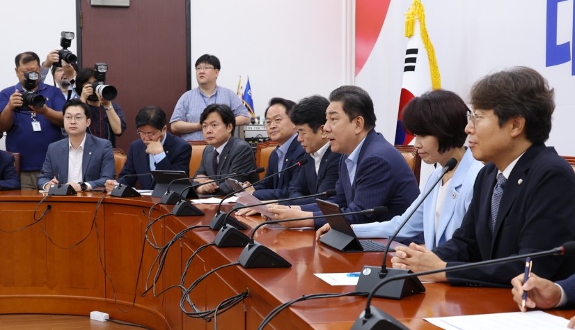 더불어민주당 김병기 원내대표가 21일 서울 여의도 국회에서 열린 정책조정 회의에서 발언하고 있다. /연합뉴스