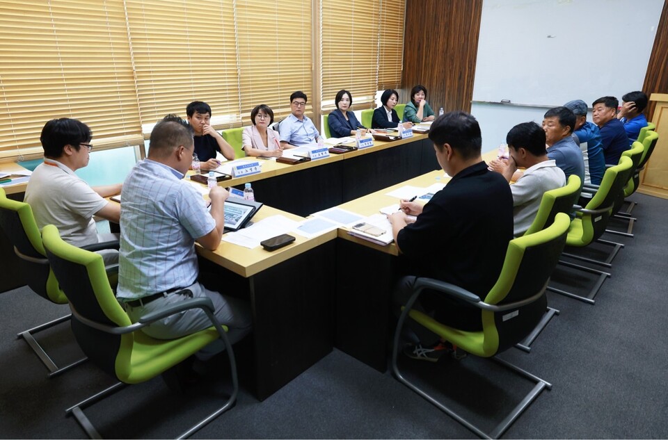 광주시의회가 택시승강장 개선 문제 해결을 위해 팔을 걷어붙였다./ 광주시의회 제공