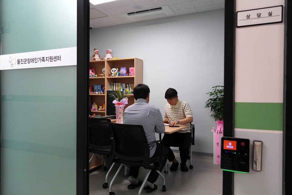 울진군은 맞춤형 복지정책을 통해 복지사각지대 해소와 취약계층 보호에 최선 .사진=울진군 제공