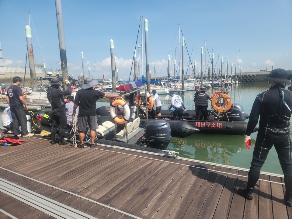김석구 사장은 “제부마리나를 깨끗하게 유지하는 것은 단순한 환경보호를 넘어 지역 경제와 관광 활성화, 해양문화 발전으로 이어진다”며 “공사는 앞으로도 해양환경 보호와 지속 가능한 마리나 운영을 위해 최선을 다하겠다”고 강조했다./ 경기평택항만공사 제공