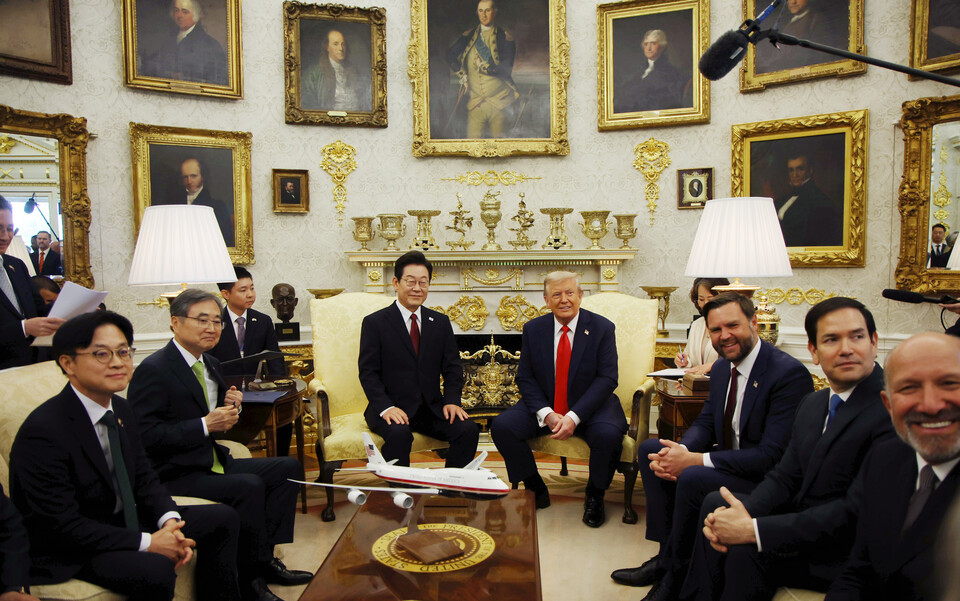 이재명 대통령과 도널드 트럼프 미국 대통령이 25일(현지시간) 미국 워싱턴DC 백악관에서 정상회담을 하고 있다. 사진=연합뉴스