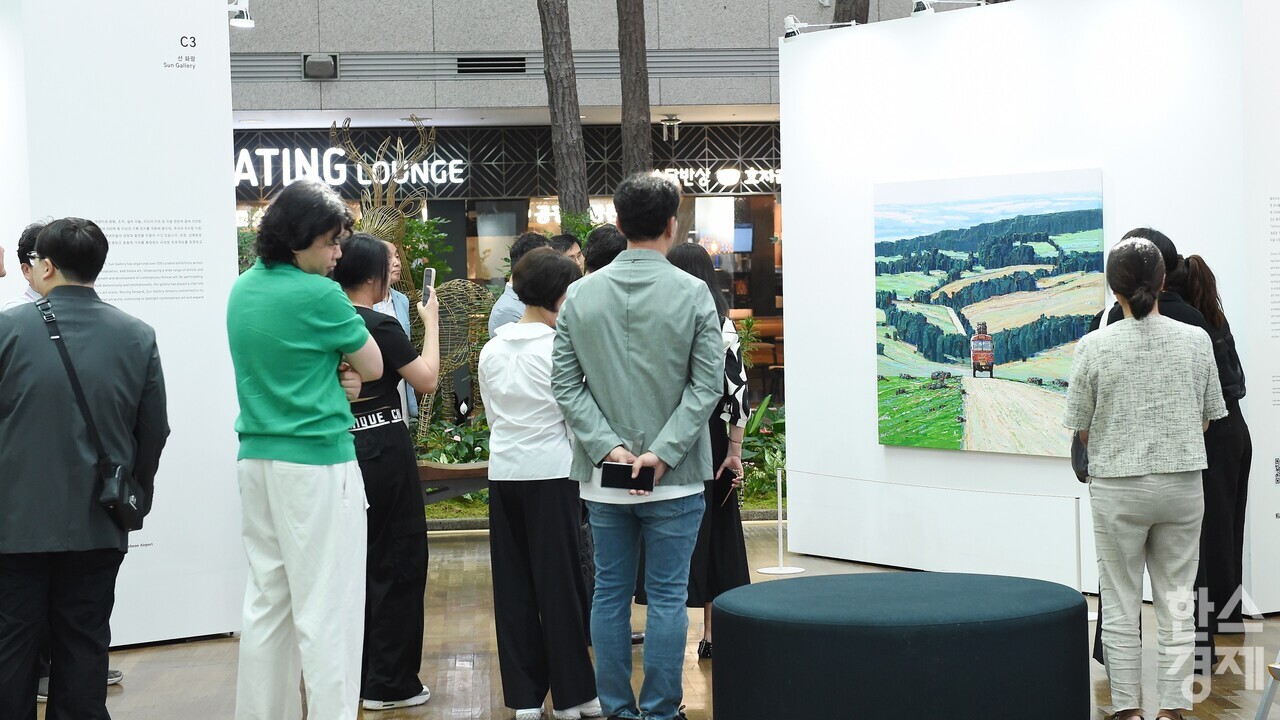 ▲한국국제아트페어 특별전 (사진=인천공항공사)